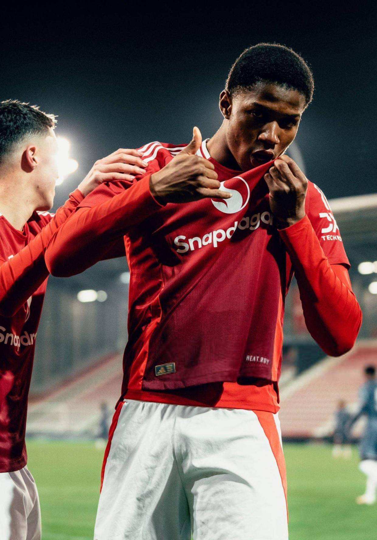 阿莫林不提拔曼联单场10球小妖原因曝光，怕他被毁！若留阿森纳已进一队