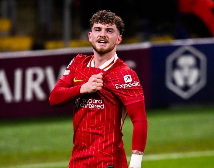 冠军阵容都不要了？曝利物浦同意出售21岁埃利奥特，斯洛特不信任